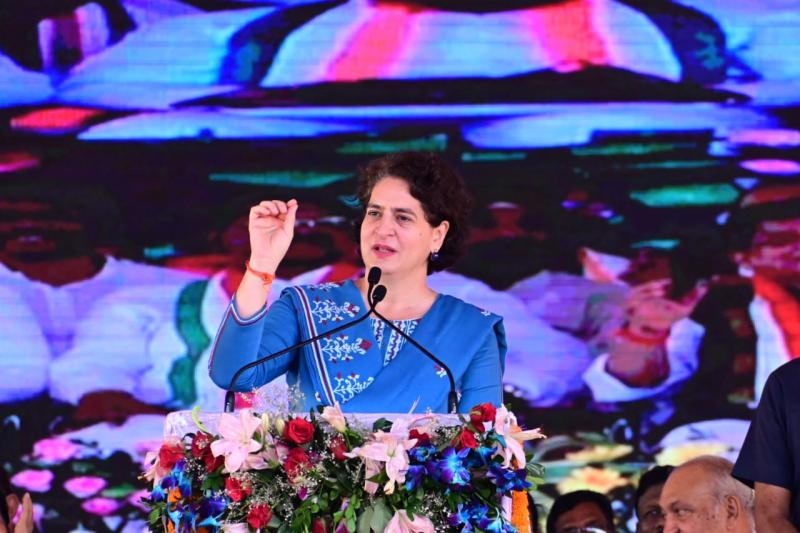 Priyanka Vadra, who participated as a special guest in the Urban Body and Panchayati Raj Mahasammelan, made a political move regarding the caste census, Chhattisgarh, Khabargali.