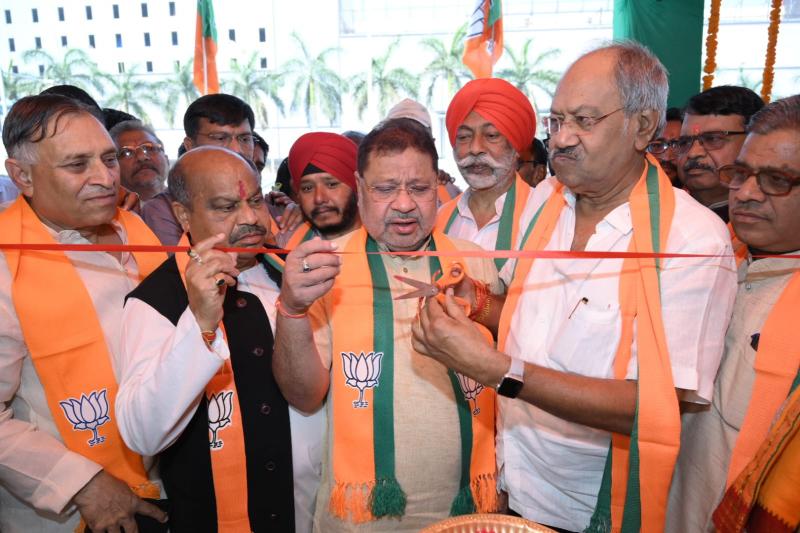 BJP candidate of Raipur North Assembly constituency Purandar Mishra, inauguration of the main election office, MP Sunil Soni, former minister Brijmohan Aggarwal, former minister Chandrashekhar Sahu, BJP election in-charge of North Assembly constituency Dharmendra Singh Tomar, BJP district president Jayanti Patel, senior BJP leader Sachidanand. Upasane, Rajeev Aggarwal, Ashok Bajaj, Gaurishankar Sriwas, Councilor Dr. Pramod Sahu, Councilor Ram Prajapati, Councilor Vishwadini Pandey, Assembly Elections, Chha