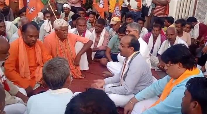 Party expelled two BJP leaders, protest outside Kushabhau Thackeray complex regarding ticket, State President SAO, Raipur, Chhattisgarh, Khabargali