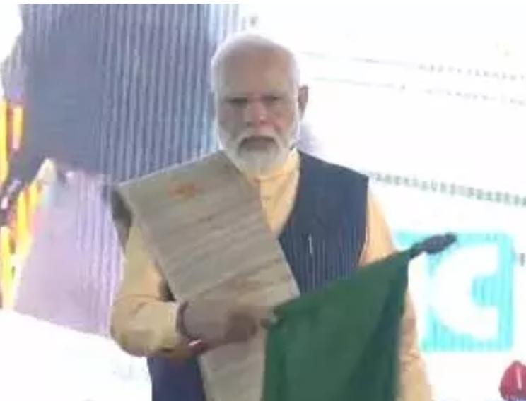 Chhattisgarh Tadoki-Raipur rail service started, PM Modi showed the green flag, gave the gift of projects worth crores of rupees along with Nagarnar Steel Plant, Jagdalpur, Bastar, Prime Minister Narendra Modi (3545), Khabargali