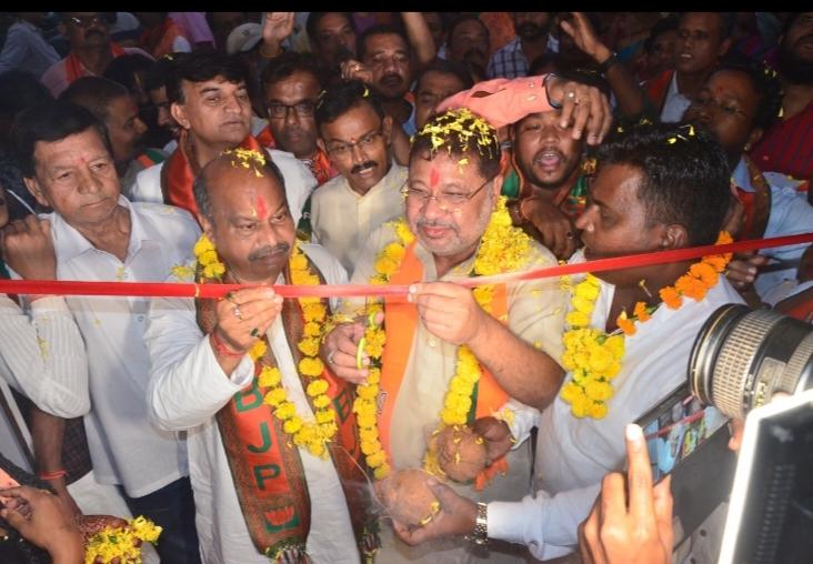 Purandar Mishra's Shankarnagar Mandal election office was inaugurated by MP Sunil Soni, election office opened in Chowpatty Chowk, Jagdish Hotel, New Shantinagar, Raipur North Assembly, BJP candidate Purandar Mishra, Khabargali.