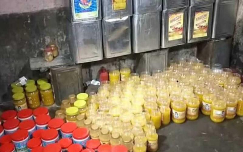 Big factory making fake ghee busted, packaging of Amul, Mother Dairy, Patanjali found, adulteration, news, khabargali