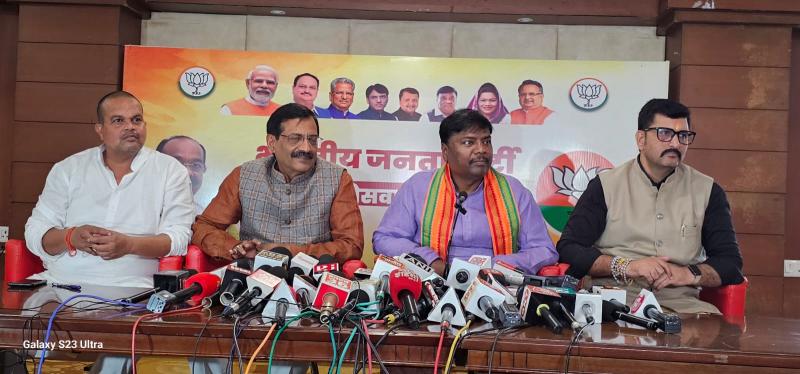 Jharkhand, Odisha and West Bengal, state spokesperson Kedar Gupta, state media in-charge Amit Chimnani, state media co-in-charge Anurag Aggarwal, at the locations of the business group associated with Congress MP from Jharkhand, Dheeraj Sahu, press conference, Khabargali.
