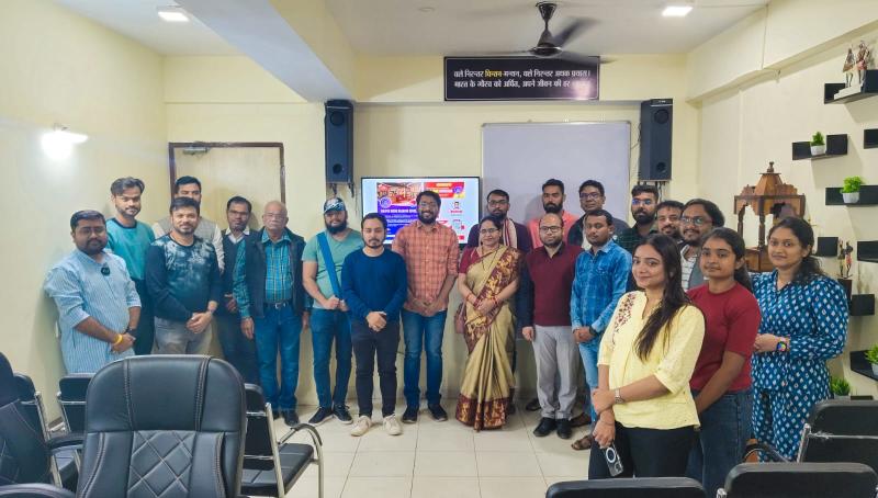 Raipur Book Reading Circle, Convener Pradeep Srivastava, Journalist Shubham Upadhyay, Chhattisgarh, Khabargali