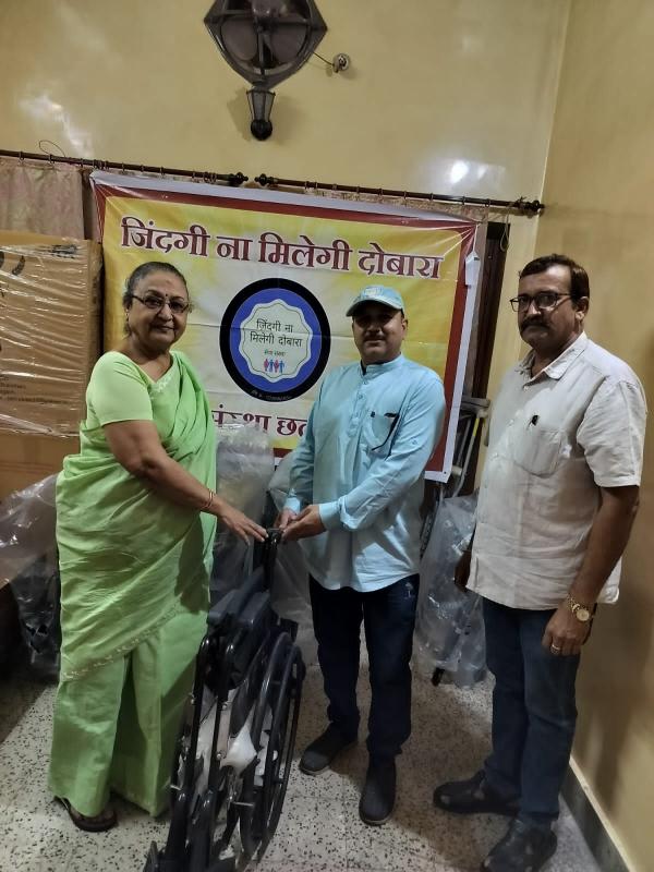 A large number of needy people are benefiting from Zindagi Na Milegi Dobara's Medical Equipment Bank, medical equipment is given free of cost for a month, Medical Equipment Bank, Ajay Sharma, Zindagi Na Milegi Dobara Seva Sansthan from Madhumani Seva Sadan located at Tatyapara in Raipur city.  , Air Bed, Normal Medical Bed, Side Railing, Glucose Stand, Oxygen Cylinder, Concentrator, Nebulizer, Walker, Commode Chair, Stick, Stretcher, Wheelchair, Khabargali