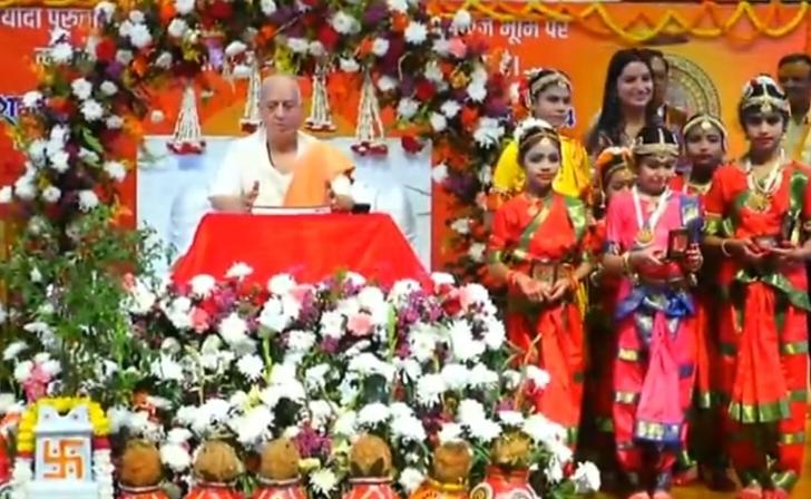 Saint Shri Vijay Kaushal Maharaj in Shri Ram Katha organized at Deendayal Upadhyay Auditorium, Raipur, Chhattisgarh, Khabargali