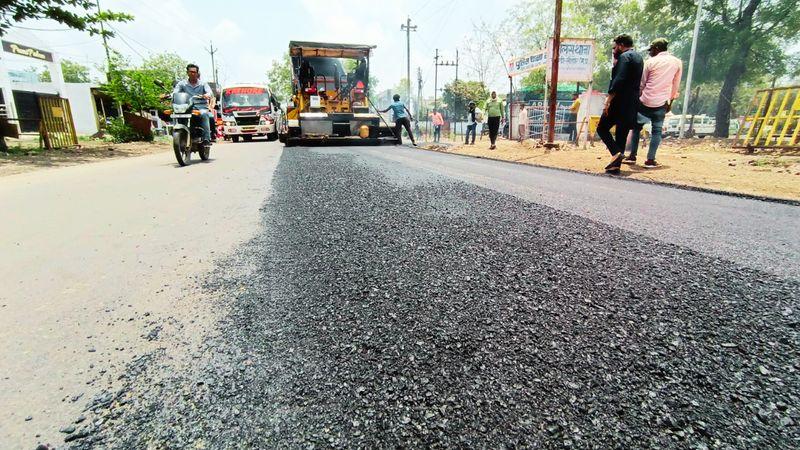 Contractor suspended for poor quality road construction and non-standard work. After inspection and investigation, upgradation and renovation work of Chotia-Chirmiri road was found to be bad. Two officers have been suspended in the case, show cause notice issued to two, Chhattisgarh, Khabargali.