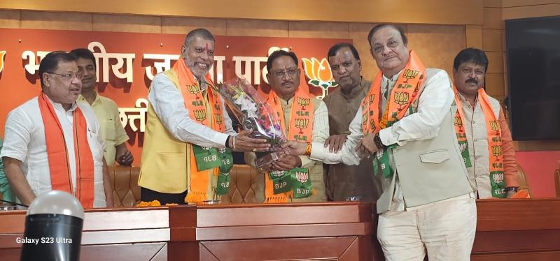 Veterans joined BJP...hundreds took membership, Chief Minister Vishnudev Sai on Thursday at Bharatiya Janata Party State Office Kushabhau Thackeray Complex, Chhattisgarh, Khabargali