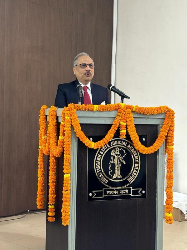 Chief Justice of Chhattisgarh High Court Ramesh Sinha, Chairman of Chhattisgarh State Judicial Academy, Justice Shri Sanjay K.  Aggarwal, Justice Rakesh Mohan Pandey, Judges of Bangladesh, Smt. Sushma Sawant, Director of Chhattisgarh State Judicial Academy, Smt. Garima Sharma, Additional Director Chhattisgarh, Khabargali