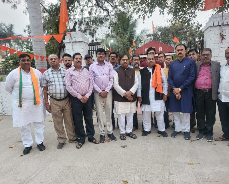 Regional MLA Purandar Mishra, former District Panchayat President Ashok Bajaj, Councilor Rohit Sahu, Telibandha Mandal President Sunil Kukreja participated in the meeting for the construction of "Shri Hanuman Ji Temple" in the temple premises located in Mahamaya Vihar Colony, Raipur, New Gayatri Nagar, Steel.  City, Gayatri Nagar, Chhattisgarh, Khabargali,