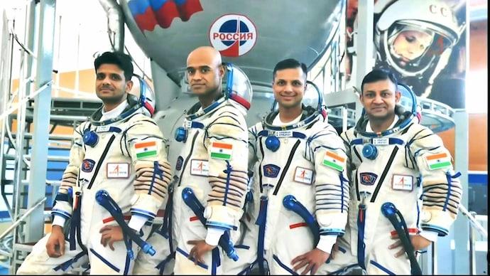 These four soldiers of India will go to space in Gaganyaan. Indian Air Force, Prime Minister Narendra Modi Vikram Sarabhai Space Center at Thumba near Thiruvananthapuram, VSSC, Gaganyaan Mission, Vyom-Mitra, Robot, India, Khabargali