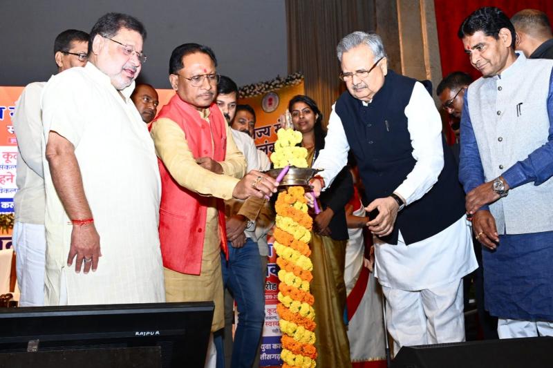 CM Vishnudev Sai inaugurated the state sports investiture ceremony, six for Shaheed Rajiv Pandey Award, six for Shaheed Kaushal Yadav Award, two for Veer Hanuman Singh Award, 27 for Shaheed Pankaj Vikram Award, five more for Shaheed Vinod Choubey Award. Chief Minister Trophy, Chhattisgarh, Raipur, Khabargali