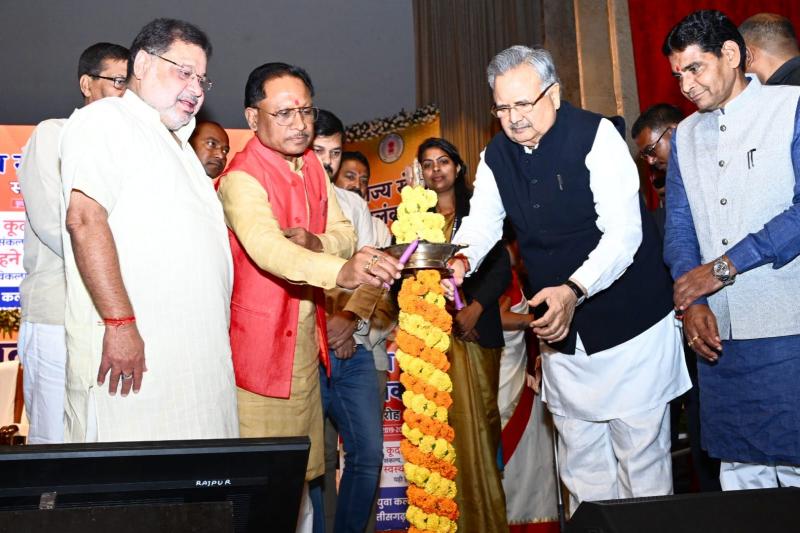 CM Vishnudev Sai inaugurated the state sports investiture ceremony, six for Shaheed Rajiv Pandey Award, six for Shaheed Kaushal Yadav Award, two for Veer Hanuman Singh Award, 27 for Shaheed Pankaj Vikram Award, five more for Shaheed Vinod Choubey Award.  Chief Minister Trophy, Chhattisgarh, Raipur, Khabargali