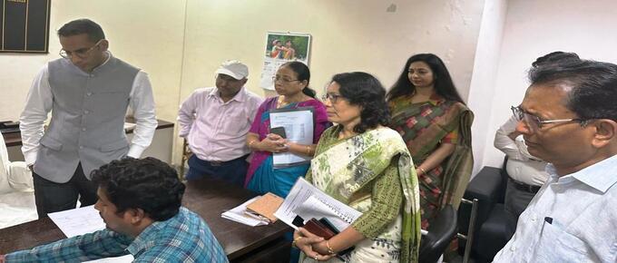 Online approval will be given to all types of bills of government departments in treasuries, Director, Budget Mrs. Sharda Verma, Director, Treasury and Accounts Mr. Mahadev Kavre, Director Institutional Finance Mrs. Sheetal Shashwat Verma, Finance Controller Mr. Tilak Sori and Mr. Akhileshwar Singh, Additional Director e-Fund Ms. Alpana Ghosh, Additional Director Institutional Finance Mr. Amitesh Singh, Deputy Secretary (Finance) Mr. Rishabh Parashar and P.L. Sahra Senior Treasury Officer, Chhattisgarh, K