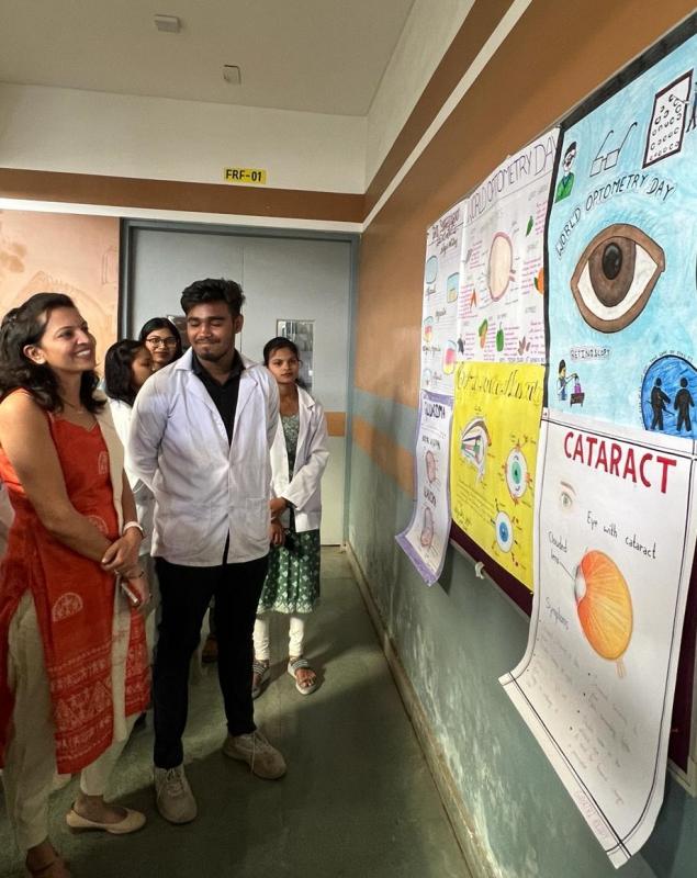 Students at SRU celebrated World Optometry Day, Shri Rawatpura Government University, Dr. Sonal Vyas, Ophthalmologist from MMI Hospital, Raipur, Pro-Chancellor Shri Harsh Gautam, Vice Chancellor Prof. S.K. Singh and Dean Faculty of Science Dr. Anubhuti Koshale, Khabargali