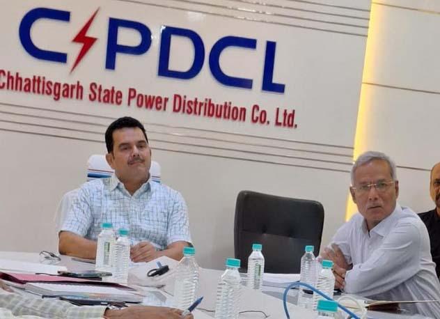 Instructions to issue show cause notice to the officers responsible for delay in restoration of power supply, Company Chairman and State Energy Secretary P. Dayanand at Chhattisgarh State Power Companies Headquarters, Chhattisgarh, Khabargali