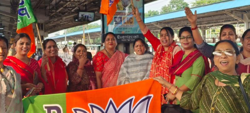 BJP Mahila Morcha is determined to make Mission 400 Plus successful, Chhattisgarh State Women's Front State President Shalini Rajput, State Vice President Meenal Choubey, State Treasurer Hemlata Sharma, State Co-Treasurer Sandhya Tiwari, State Media Co-Incharge Ayushi Pandey, Nisha Choubey, Asha Dubey, Executive Members Manju Singh, Sweety Kaushik, Mohan Kumari Sahu, Kiran Sahu, Vaishali Ratnaparkhi, Nilima Goswami, Parvati Pradhani, Chhattisgarh, KhabarGali