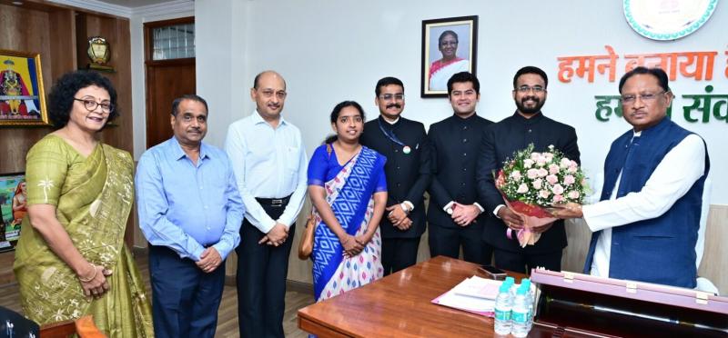 IAS officers of 2023 batch met Chief Minister Vishnudev Sai... cmvishnudev cgnews hindi news raipur news politics news cm vishnudev khabargali 