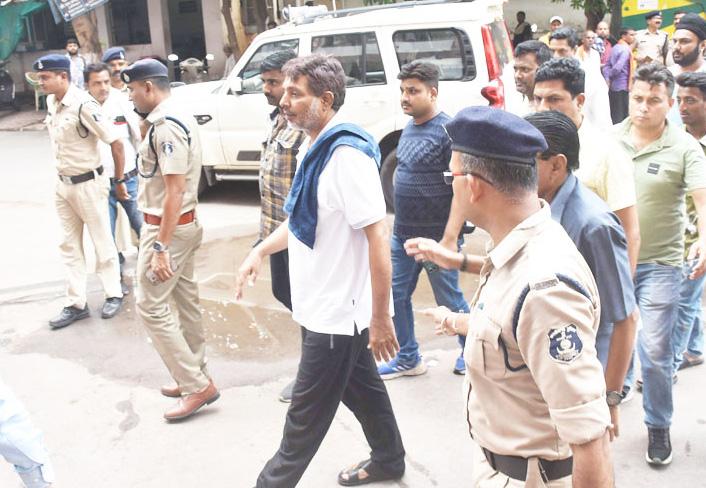 Uttar Pradesh police leaves with Anwar Dhebar, fake hologram case, Chhattisgarh, Raipur, Khabargali