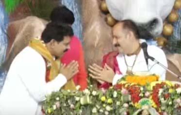 International story teller Pandit Pradeep Mishra's ongoing Shiv Mahapuran Katha's closing day in Amleshvar, Katha Shrawan, Deputy Chief Minister and Home Minister Vijay Sharma, Chhattisgarh, Khabargali