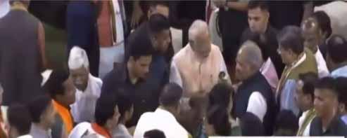 Brijmohan Agrawal introduced the MPs of Chhattisgarh to Modi, congratulated them on being elected leader, Khabargali