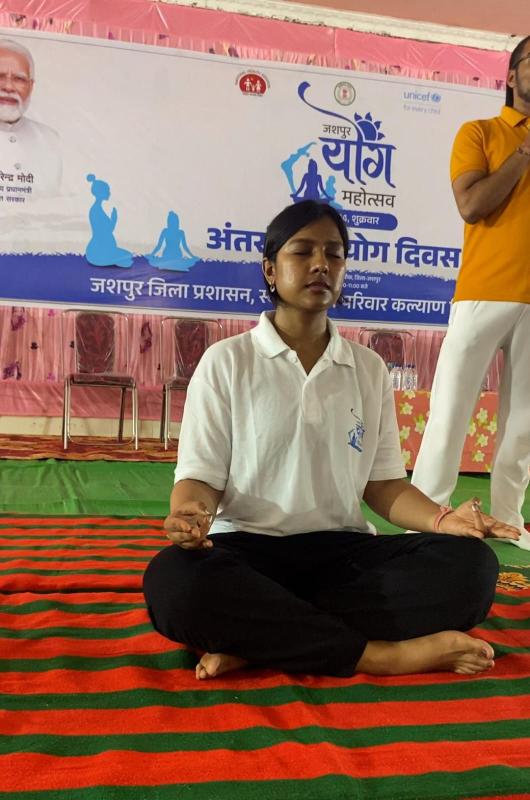 CM's daughter Smriti Sai inspired pregnant women to do yoga, Yoga is not only beneficial physically but also mentally, make it a part of your daily routine, Smriti Sai, Jashpur Yoga Mahotsav focused on pregnant women, live broadcast, Chhattisgarh, Khabargali