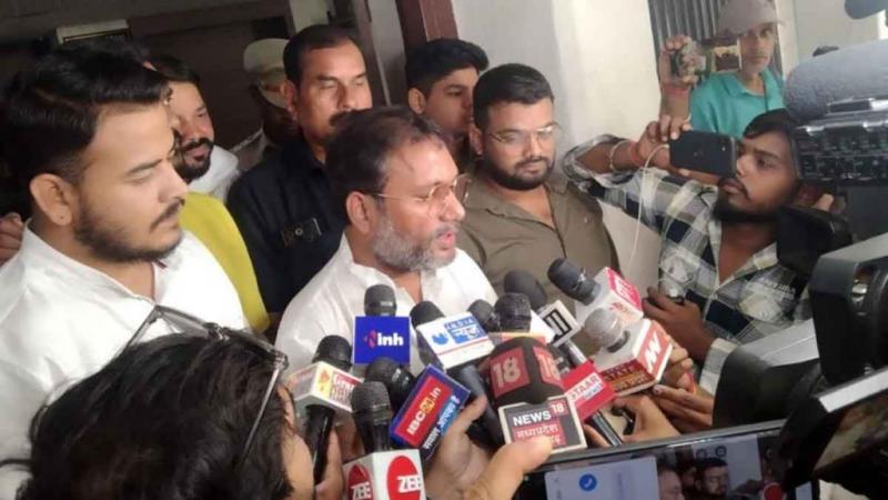 Former minister Guru Rudra reached Raipur SSP office to surrender in Balodabazar violence case, Chhattisgarh, Khabargali