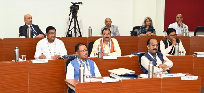 Discussion on preparing the road map for developed Chhattisgarh, Chhattisgarh government held discussions with renowned experts of the country on good governance and development, Indian Institute of Management, Raipur, Khabargali