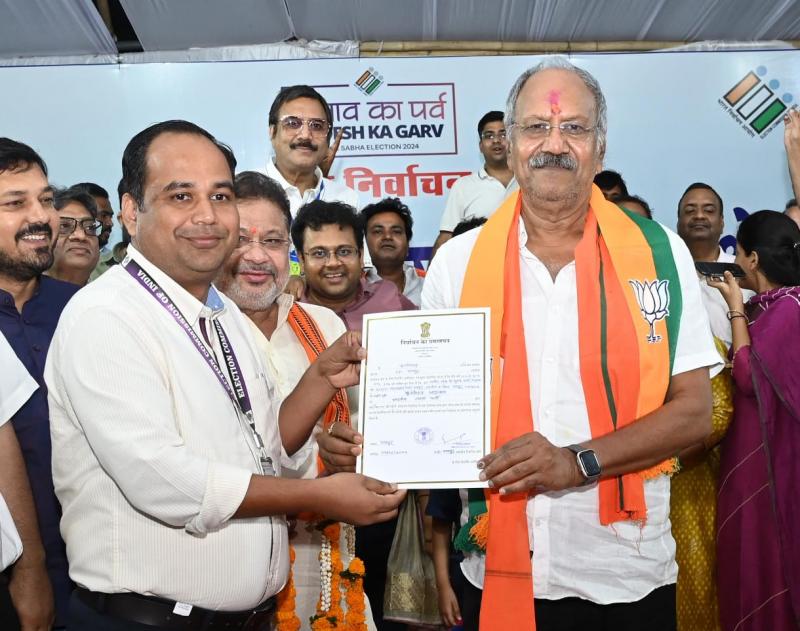 Raipur: BJP candidate Brijmohan Agarwal once again created history on Tuesday in the Lok Sabha elections, defeating the nearest rival Congress candidate Vikas Upadhyay by 5,75,285 votes, Chhattisgarh, Khabargali