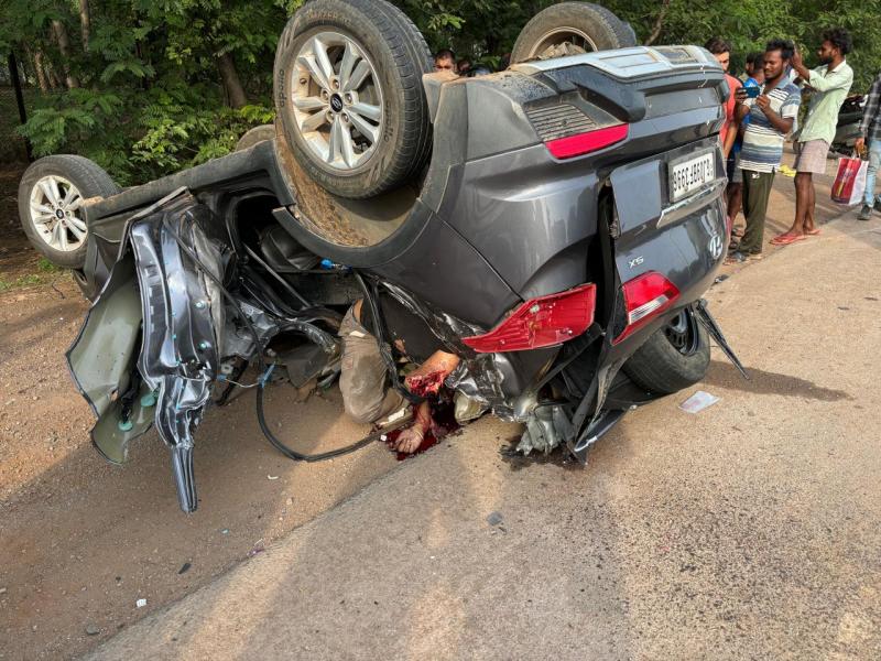 Two students studying to be doctors in RIMS died in a road accident, two cars collided head-on in Mandir Hasaud, Chhattisgarh, Khabargali