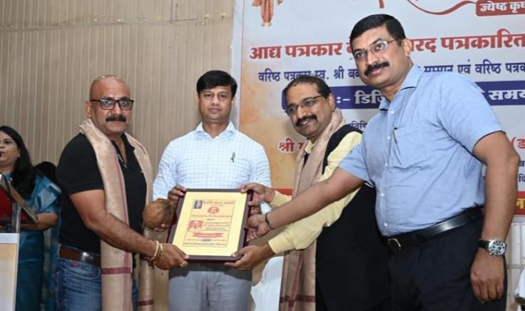 Journalists were honored on Narada Jayanti, the main speaker was Makhan Lal Chaturvedi, Vice Chancellor of National Journalism University, Bhopal, K.G. Suresh gave address...