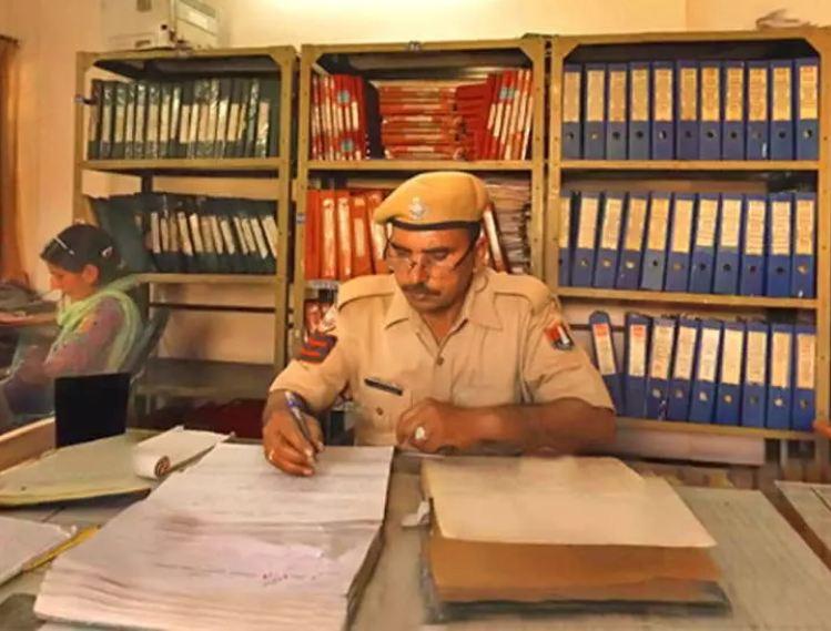 Chhattisgarh police will now use simple Hindi words instead of Urdu in their writings, Home Minister Vijay Sharma wrote a letter to the Additional Chief Secretary. Madhya Pradesh police stopped using 69 Urdu words and started using Hindi words, Khabargali