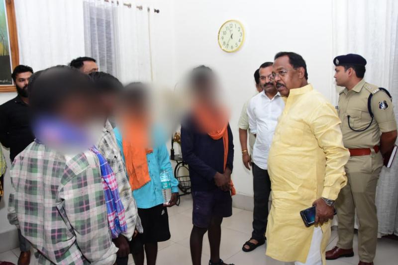 4 young laborers from Chhattisgarh who were held hostage in Rajasthan have returned... rajasthan news bignews hindinews khabargali