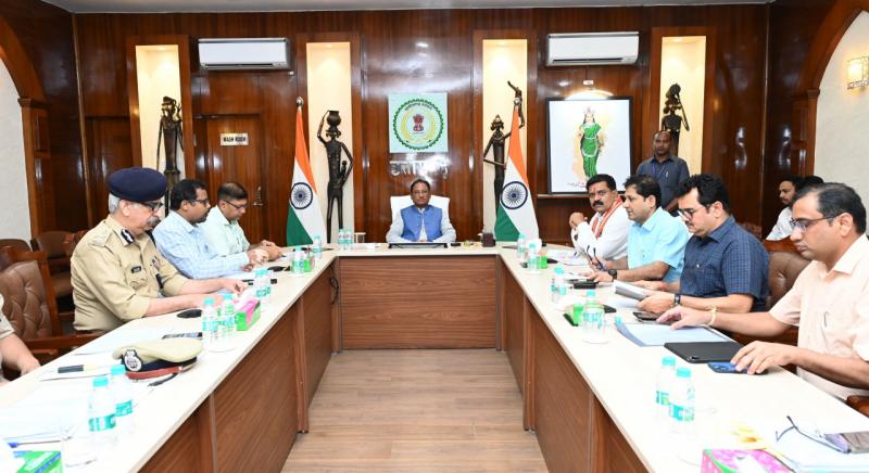 Chief Minister Vishnudev Sai is reviewing the work of Home and Jail Department in his residence office... cg news cm vishnudev politics news khabrgali