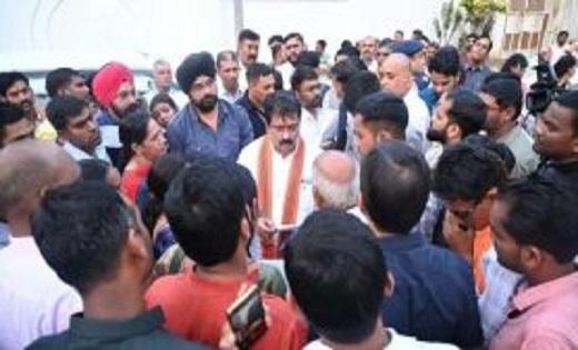 Martyr families on indefinite strike, protesting with these 6-point demands...  raipurnews cg news hindinews latestnews cg news bignews hindinews khabrgali 
