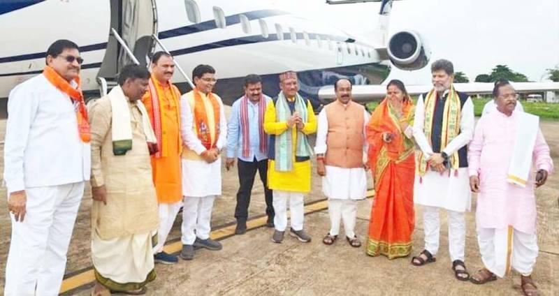 There was an uproar in the moving aircraft, everyone said 'Jai Raghuveer', the entire cabinet of Chhattisgarh left for Ayodhya to have darshan of Lord Shri Ram... Latest news Hindi news khabargali 