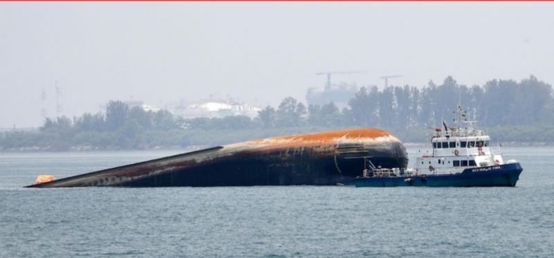 Horrific accident: Oil tanker overturned, 16 people including 13 Indians missing in the middle of the sea... Latest news Hindi news khabargali 