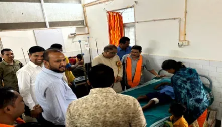 School roof collapsed after rain, 5 children injured and admitted to hospital... chhattisgarh news jagdalpur news big news khabargali 