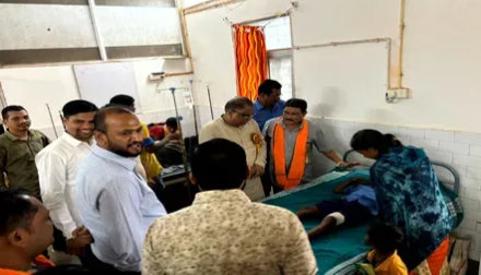 School roof collapsed after rain, 5 children injured and admitted to hospital... chhattisgarh news jagdalpur news big news khabargali