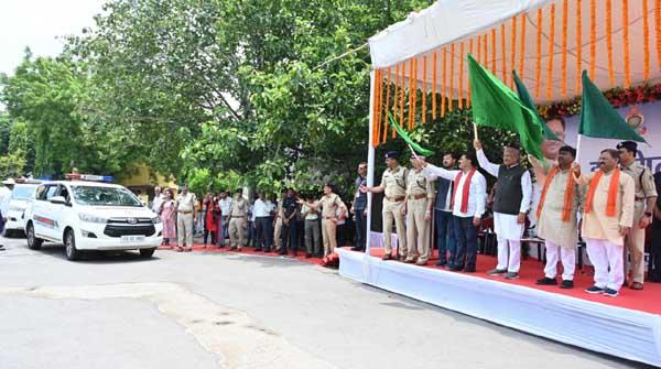 Chief Minister Vishnu Dev Sai, reducing road accidents is the top priority, will improve traffic system by making maximum use of high-tech system -, Deputy Chief Minister Vijay Sharma, Forest Minister Kedar Kashyap, MP Santosh Pandey, MLA Anuj Sharma, Director General of Police Ashok Juneja, Interceptor Vehicle, Raipur, Chhattisgarh, Khabargali