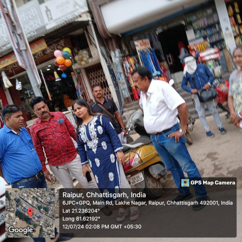 About 5 kg of banned polythene was confiscated from 4 shops near Lakhenagar Chowk and Raipura Chowk and a total fine of Rs 1200 was collected, Raipur, Khabargali