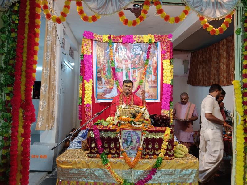 Shivanand Maharaj Ji narrated the story of Indian knowledge and renunciation in the first day's story. Devotees gathered in large numbers in the Kalash Yatra of the story of Shri Shiv Mahapuran in Shri Siddhivinayak Shiv Sai Hanuman Temple, Gayatri Nagar, Raipur, Chhattisgarh, Khabargali
