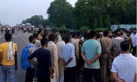 Big accident: Truck collides with tractor loaded with Kavadis, 4 people lost their lives…  latestnews hindinews bignews khabargali 