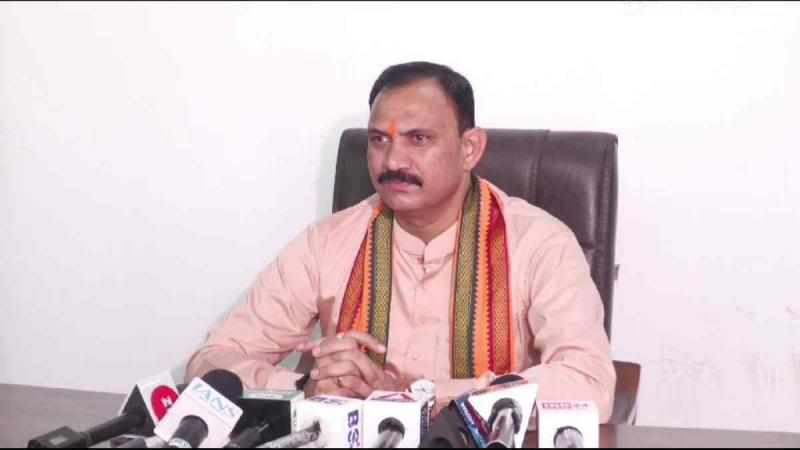 Now soon you will be able to get treatment up to 10 lakhs with Ayushman card, Health Minister Shyam Bihari said – process of increasing the amount is going on... Health minister news cg big news latest news khabargli 