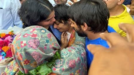 This Olympic medal has become a deep wound - Vinesh Phogat, after reaching the final of Paris Olympics, Vinesh Phogat was disqualified before the game, returned to India yesterday, Khabargali