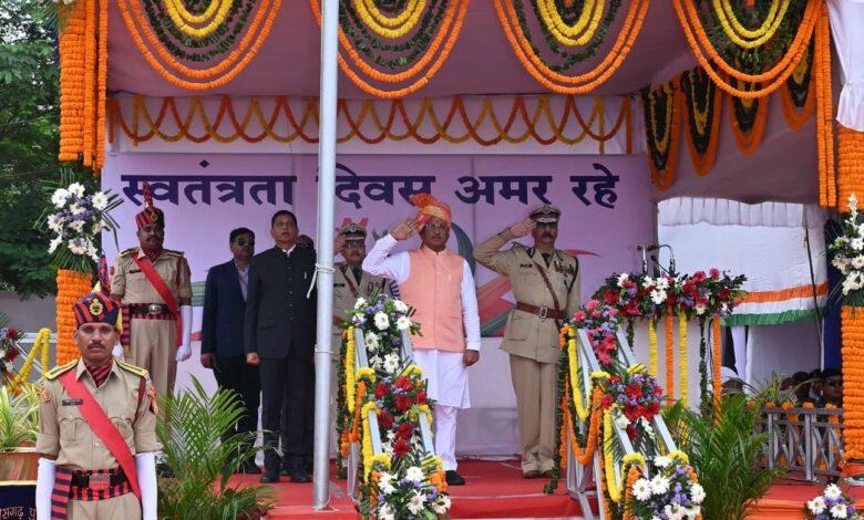 CM Sai said- The country got independence due to the hard struggle of freedom fighters, Chief Minister Shri Sai was addressing the people of the state after flag hoisting in the main Independence Day function held at Police Parade Ground in capital Raipur today., Raipur, Chhattisgarh, Khabargali