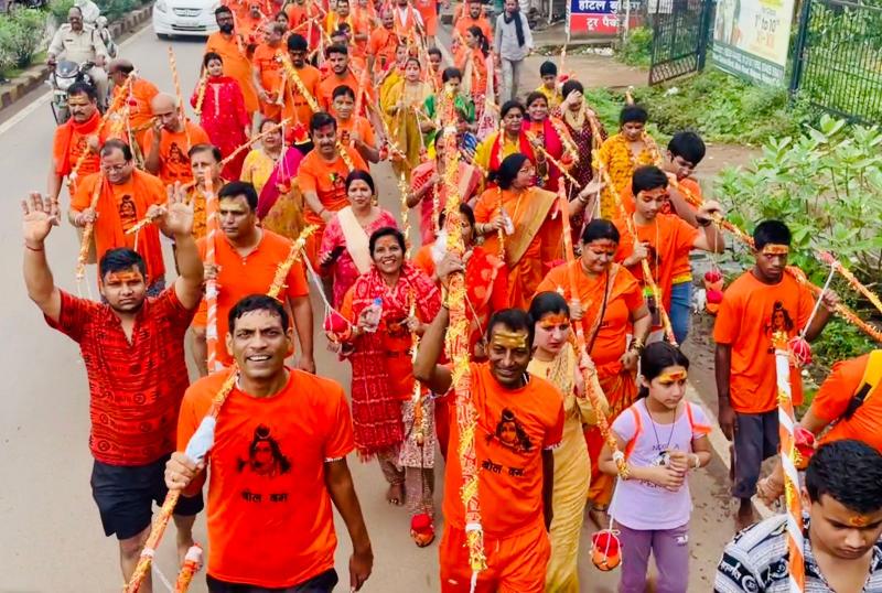 A procession of Kanwariyas started from Gayatri Nagar... Kanwar Yatra started from Mahadev Ghat, Gayatri Nagar, Sales Tax Colony, Pink City, Steel City and Vijay Nagar, Raipur, Chhattisgarh, Khabargali