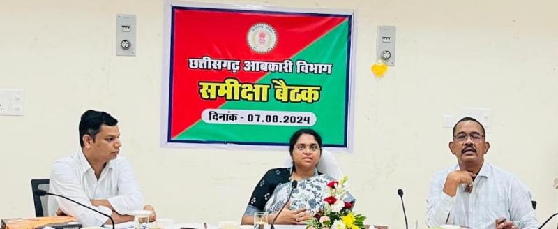 Secretary cum Excise Commissioner Ms R Sangeeta, 70 companies gave rate offer for foreign liquor to Beverage Corporation, Managing Director of Chhattisgarh State Beverage Corporation and Chhattisgarh State Marketing Corporation Limited Mr Shyam Dhavade, Special Secretary Excise Mr Devendra Singh Bhardwaj, Chhattisgarh, Khabargali