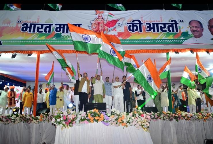 Raipur immersed in patriotism, BJP took out Tricolor Rally under the leadership of Munat, the capital was filled with patriotism with the huge Tiranga Yatra, youths danced to patriotic songs, many big leaders including Chief Minister Vishnudev Sai participated in the grand Aarti of Bharat Mata, Chhattisgarh, Khabargali