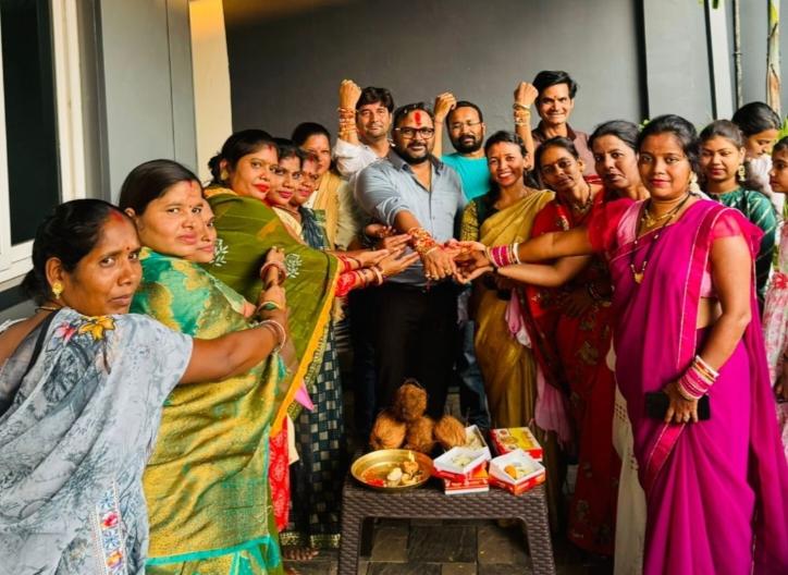 Sushil Sunny Aggarwal celebrated the festival of Rakshabandhan with joy along with sisters from different wards, Raipur, Khabargali
